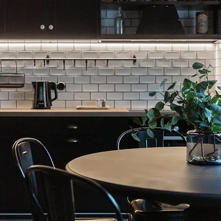 Industrial Style 2bd In Centre Apartment *
