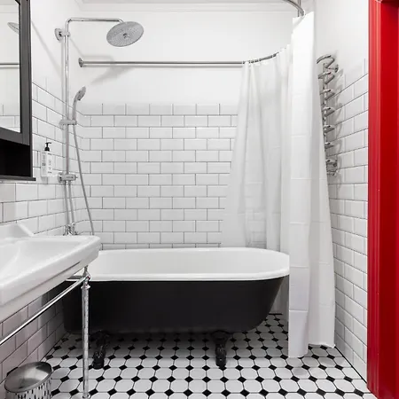 Industrial Style 2bd In Centre Apartment *